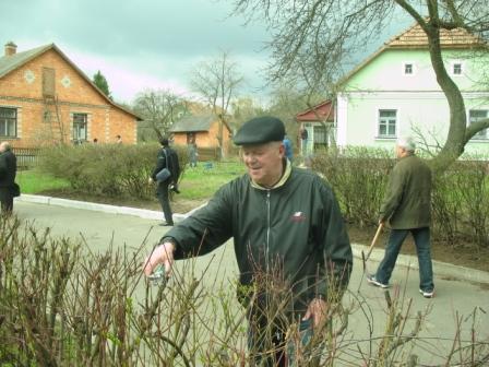 Земляцька толока у Пирогово (Назимко - засновник, лідер, молодий ветеран земляцтва.jpg)